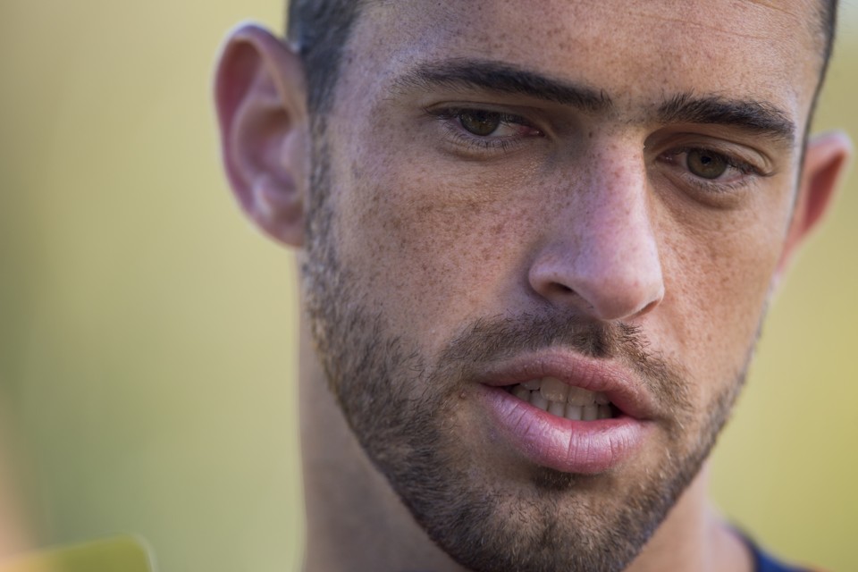 Rafael Costa agradece aos torcedores na despedida. | Brunno Covello/Gazeta do Povo
