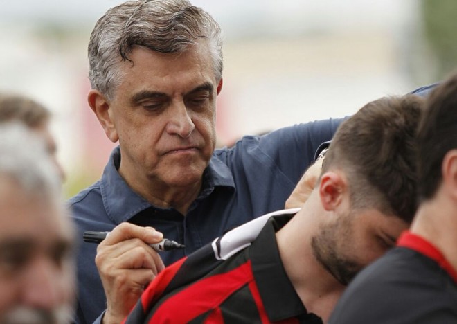 Petraglia foi muito assediado por eleitores. | Jonathan Campos/Gazeta do Povo