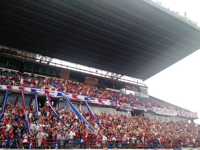 Torcida foi prestar apoio à volta do San Lorenzo para Boedo. | 