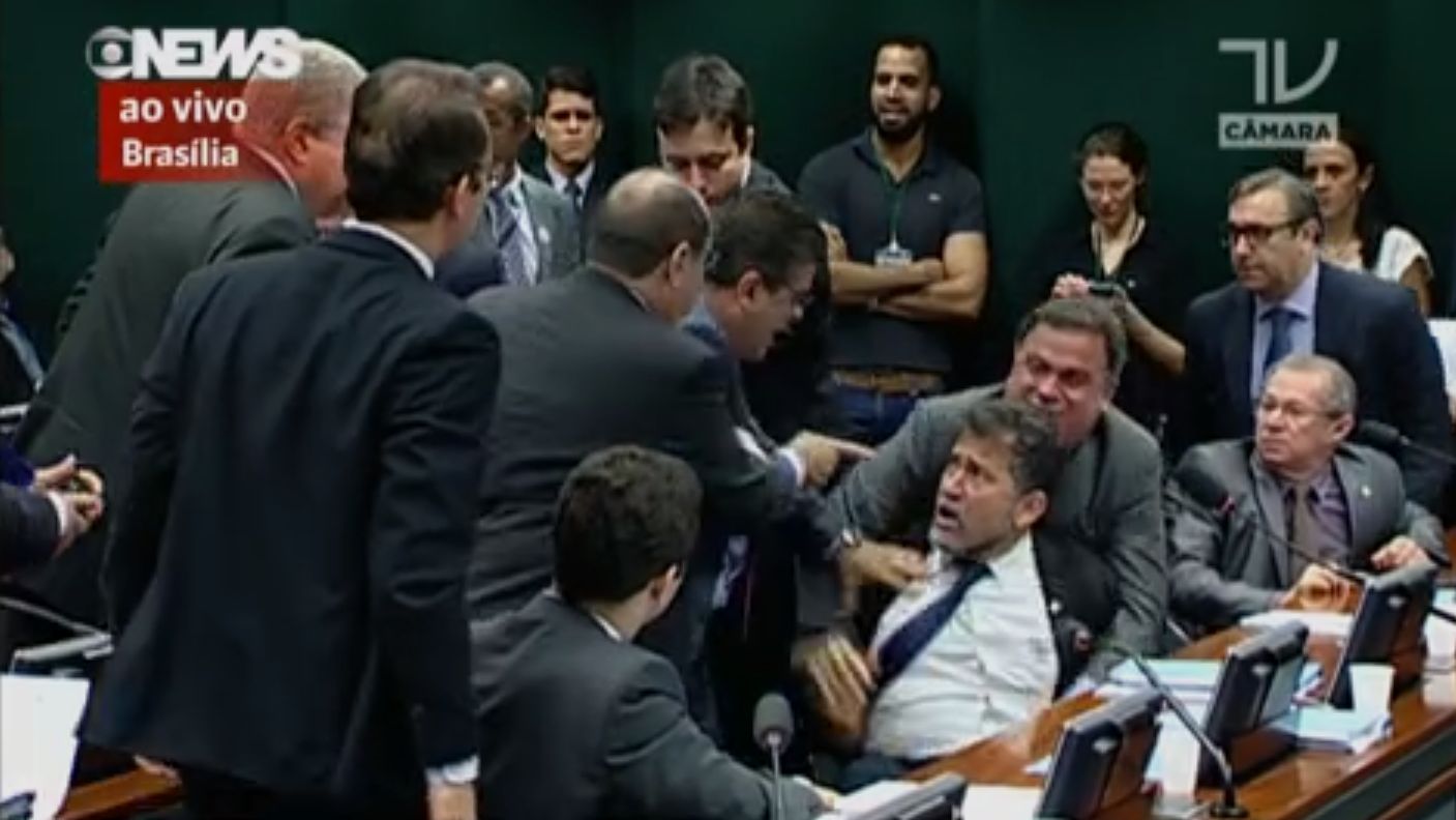 Wellington Roberto e Zé Geraldo trocaram empurrões durante a sessão. | ReproduçãoTV