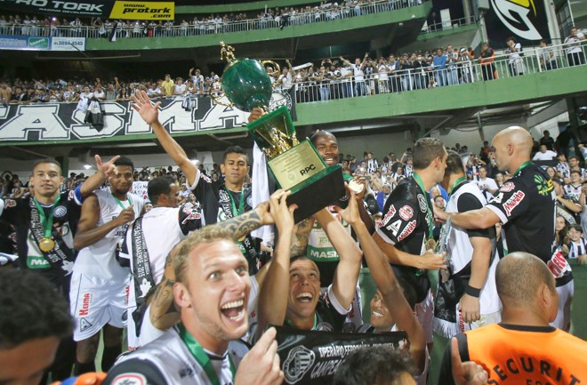 Comemoração do jogo final do Paranaense 2015 entre Coritiba e Operario no Couto Pereira. Na ocasião, Operario se tornou o campeão do estado. | Daniel Castellano/Gazeta do Povo