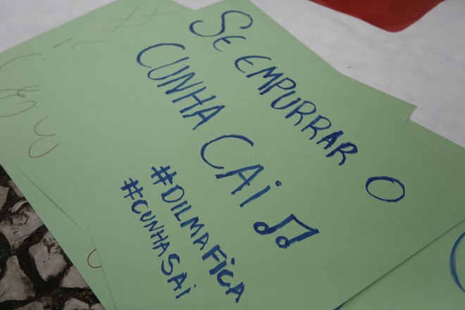 Cartaz contra Cunha | Felipe Rosa/TRIBUNA DO PARANA