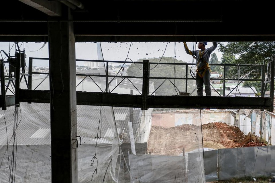 O segundo maior setor responsável por fechamento de vagas no mês foi a construção civil, importante termômetro da atividade econômica | Henry Milleo/Gazeta do Povo