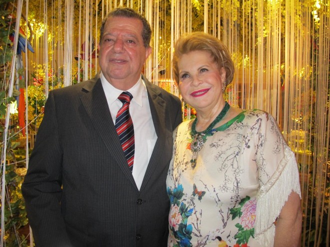 Repetindo a receita dos anos anteriores, que relaciona o máximo de competência do buffet, atração artística, décor, e a lista de amigos da vida toda e os novos, a festa de Florlinda e Nadim Andraus foi aquele sucesso. Gilson Deucher assinou o jantar e Simone Nejn foi responsável pelos doces, ambos nota máxima | DIVULGAÇÃO