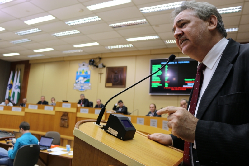 O projeto, de autoria de Vitorassi, previa o aumento no número de parlamentares em 2017. Para justificar o acréscimo, haveria uma redução de assessores e cargos comissionados. | /CMFI