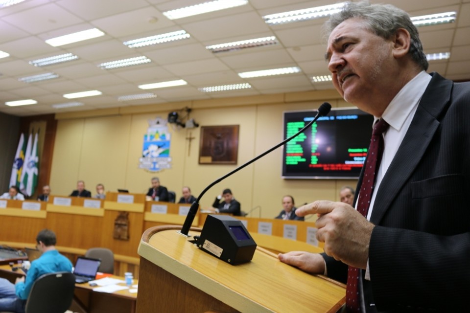 O projeto, de autoria de Vitorassi, previa o aumento no número de parlamentares em 2017. Para justificar o acréscimo, haveria uma redução de assessores e cargos comissionados. | /CMFI