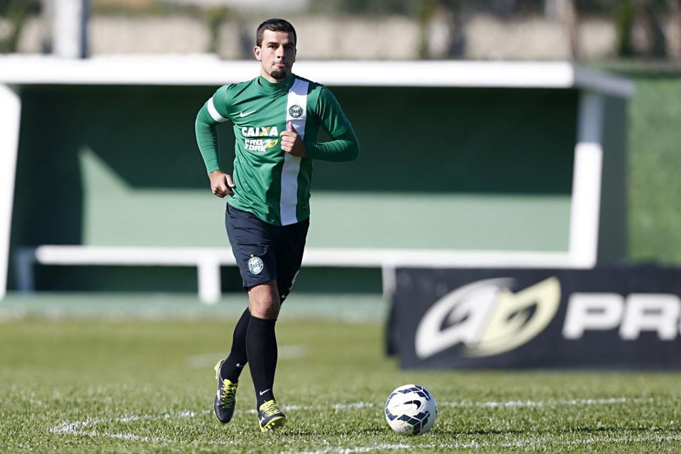 André Lima chegou a treinar pelo Coritiba, mas um litígio judicial o impediu de entrar em campo pelo Alviverde | Felipe Rosa/Felipe Rosa