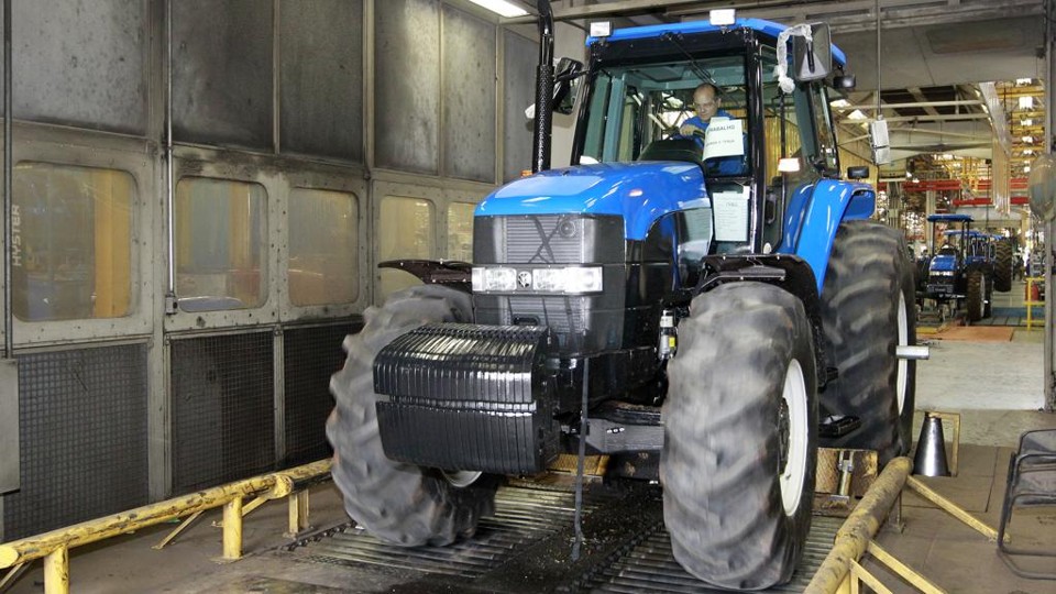 Linha de produção da CNH Industrial na CIC: mercado em retração. | Antônio More /
Gazeta do Povo