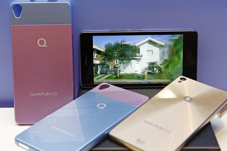 O Quantum GO tem uma tela de 5 polegadas, 2 GB de memória RAM e processador octa-core Media Tek | Antônio More/Gazeta do Povo