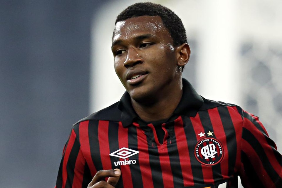 Atlético, Cruzeiro e Doyen estão acertando a transferência de Douglas Coutinho. | Albari Rosa/Gazeta do Povo