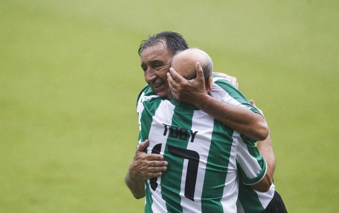 Almir deixou a partida para a entrada de Aladim, que marcou de pênalti. |
