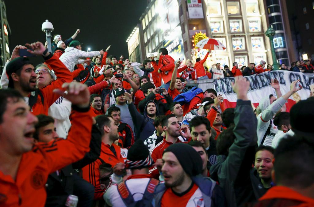 Multidão de torcedores do River Plate invadiu Osaka. | THOMAS PETER/REUTERS