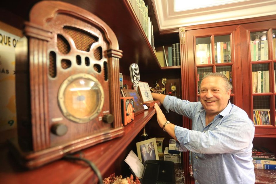 Carneiro Neto ficou mais conhecido no rádio, mas a cerreira também passa por jornais e emissoras de tevê. | Ivonaldo Alexandre/Gazeta do Povo