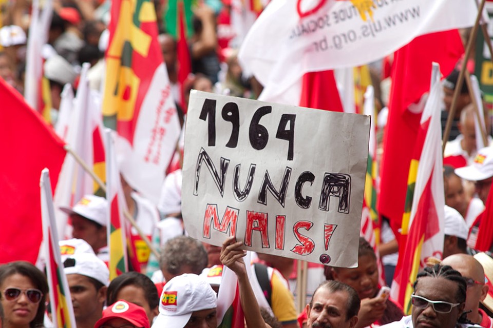 A Central Única dos Trabalhadores (CUT) estimou às 18h que em torno de 5 mil pessoas participam do ato na capital fluminense contra o pedido de impeachment da presidente. | /