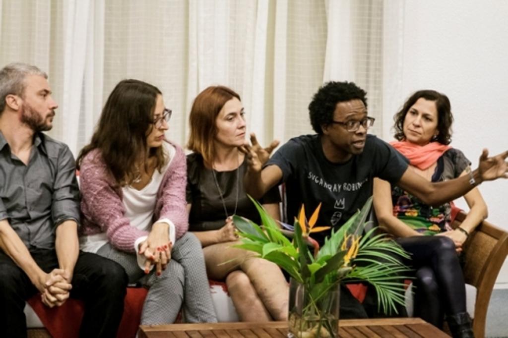 O diretor Jeferson De (segund À direita) com parte da equipe de “O Amuleto”, filme financiado pela última edição do programa “Brasil de Todas as Telas”. | /