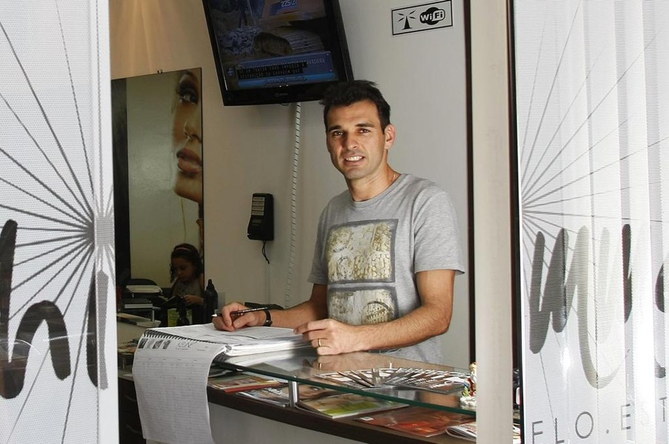 De volta à Vila, Beto chegou a trocar a gerência de futebol do Paraná, em 2010, pela administração do salão da mulher. | Daniel Castellano / Gazeta do Povo