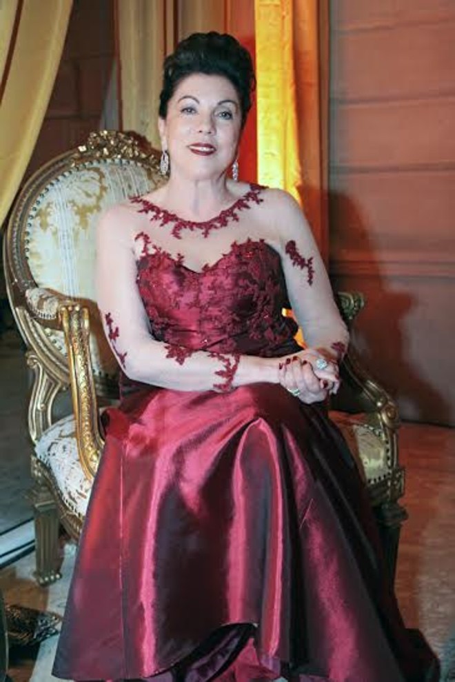 A castelã Vera do Amaral Lupion, pelo nono ano consecutivo, celebra mais uma distinção para o Castelo do Batel, o Jacaré de Ouro, conferido ao melhor espaço de eventos de pequeno e médio porte da Região Sul do Brasil. A Láurea foi entregue em São Paulo | DIVULGAÇÃO