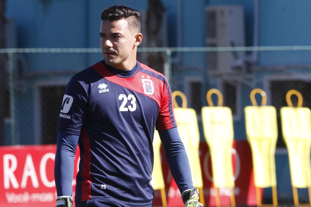 Felipe Alves fez dez jogos como titular no Paraná. | Aniele Nascimento/Gazeta do Povo