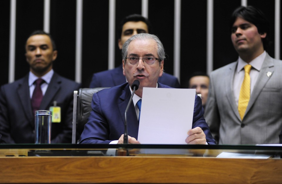 Em entrevista coletiva no fim da manhã, o presidente da Câmara acusou Dilma de mentir em seu pronunciamento ontem à noite, ao negar que tenha tentado fazer barganha para barrar o prosseguimento do processo de impeachment na Câmara. | GUSTAVO LIMA/