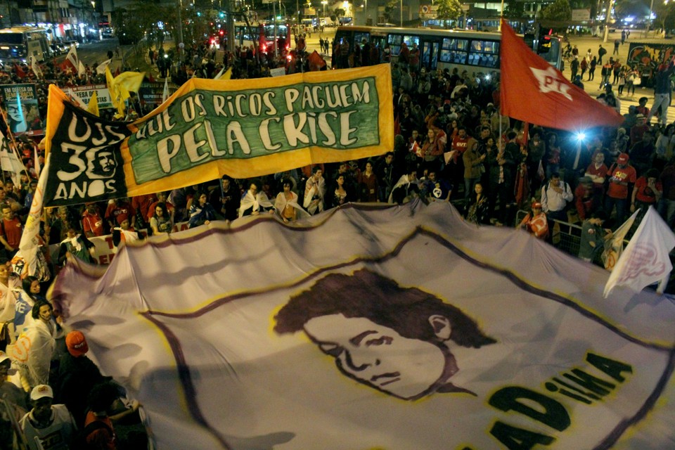 Movimentos sociais se mobilizam para defender a permanência da presidente Dilma. | André Tambucci/ Fotos públicas
