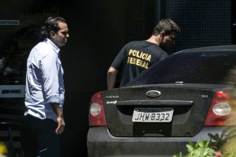 Diogo Ferreira, assessor de Delcídio Amaral, no momento em que é preso pela PF. | Marcelo Camargo/Agência Brasil