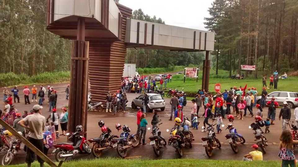 No mês passado, MST fez manifestação em frente ao arco de acesso à Araupel | /