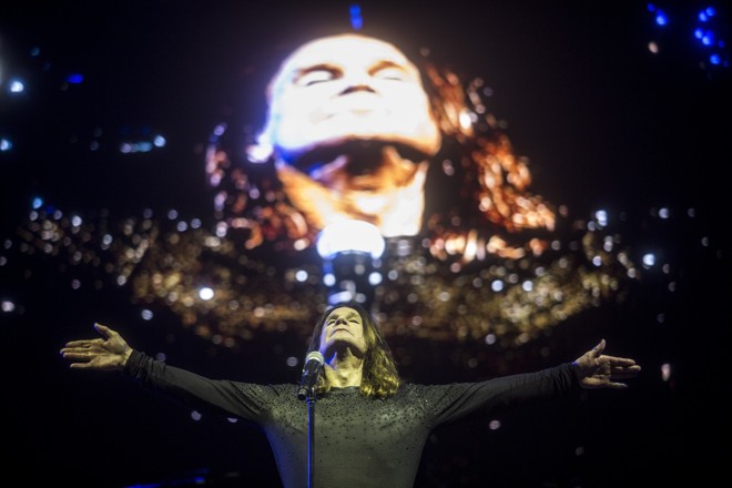 Ozzy Osbourne durante o show na Pedreira Paulo Leminski, em Curitiba. | Marcelo Andrade/Gazeta do Povo