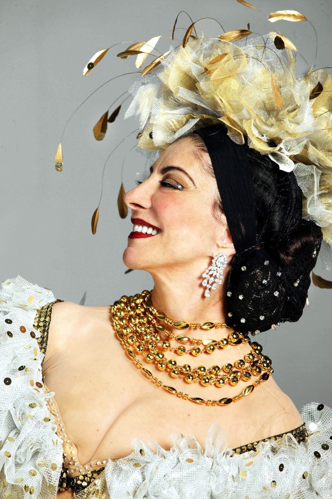 Ao longo da carreira, interpretou mulheres como Carmen Miranda (1909-1955), a cantora lírica Maria Callas (1923-1977) e Coco Chanel (1883-1971). | GAZETA/GLOBO