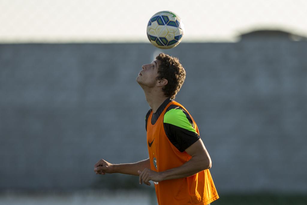 O meio-campista Ícaro, revelado pelo Coritiba, assinou a extensão de seu vínculo com o clube por mais dois anos. | Marcelo Andrade/Gazeta do Povo