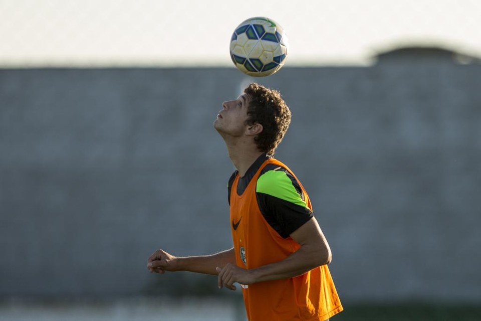 O meio-campista Ícaro, revelado pelo Coritiba, assinou a extensão de seu vínculo com o clube por mais dois anos. | Marcelo Andrade/Gazeta do Povo