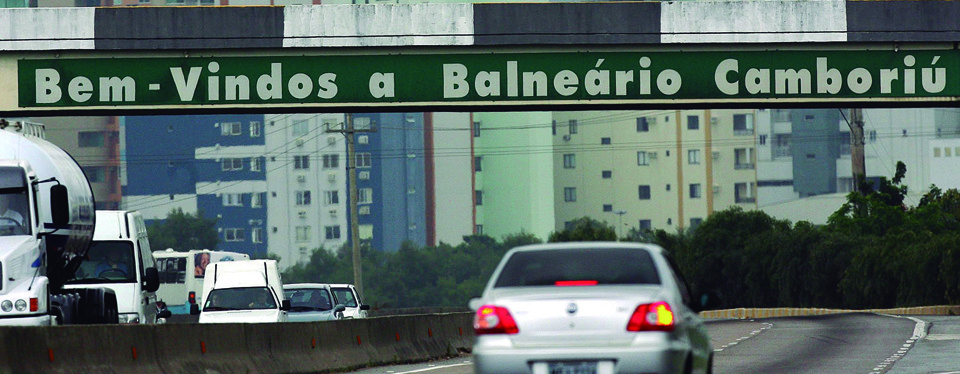 Paranaenses precisam vencer até 400 quilômetros para acessar as principais praias de SC. Possibilidade de estradas congestionadas. | Valterci Santos/ Arquivo Gazeta do Povo