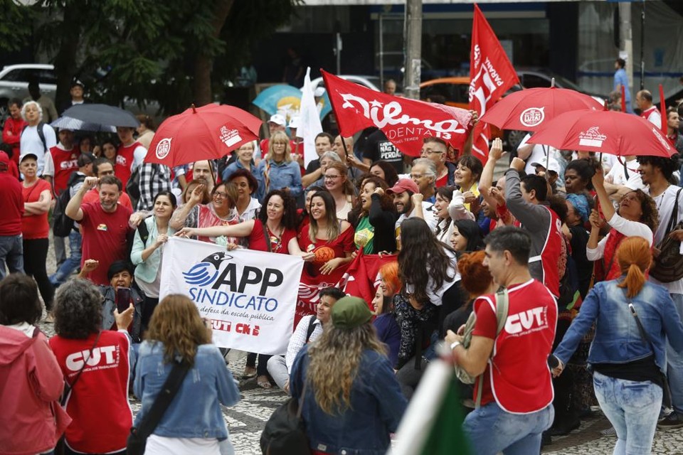 Ato pró-Dilma em Curitiba. | Felipe Rosa/TRIBUNA DO PARANA