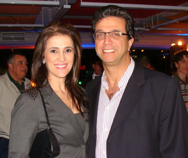 Do comando da rede Mabu Hotéis & Resorts, Zé Maria Mauad Abujamra, na foto, com Astrid, comemora o Certificado de Excelência do TripAdvisor, considerado o maior site de viagens do mundo, conferido ao Mabu Thermas Grand Resort de Foz do Iguaçu | 