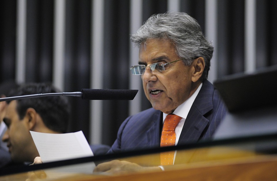 Deputado Beto Mansur lê o pedido de impeachment de Dilma. | Alex Ferreira/Câmara dos Deputados
