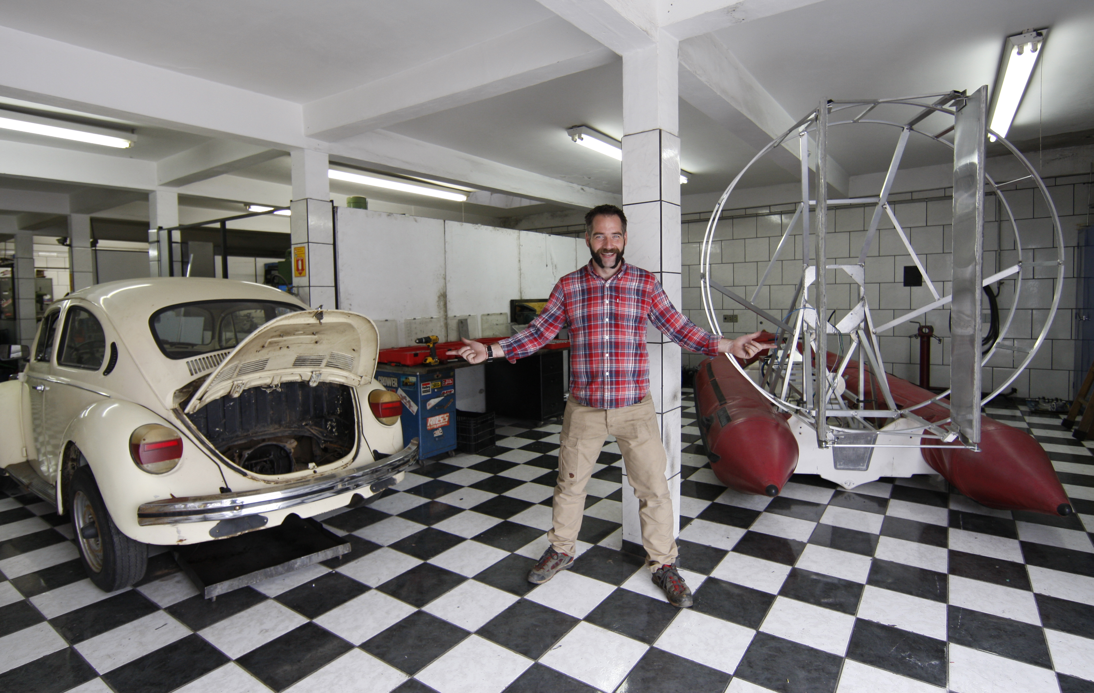 A máquina, o criador e a criatura: inglês Jimmy De Ville é o protagonista da série que passou por Curitiba. | Aniele Nascimento/Gazeta do Povo