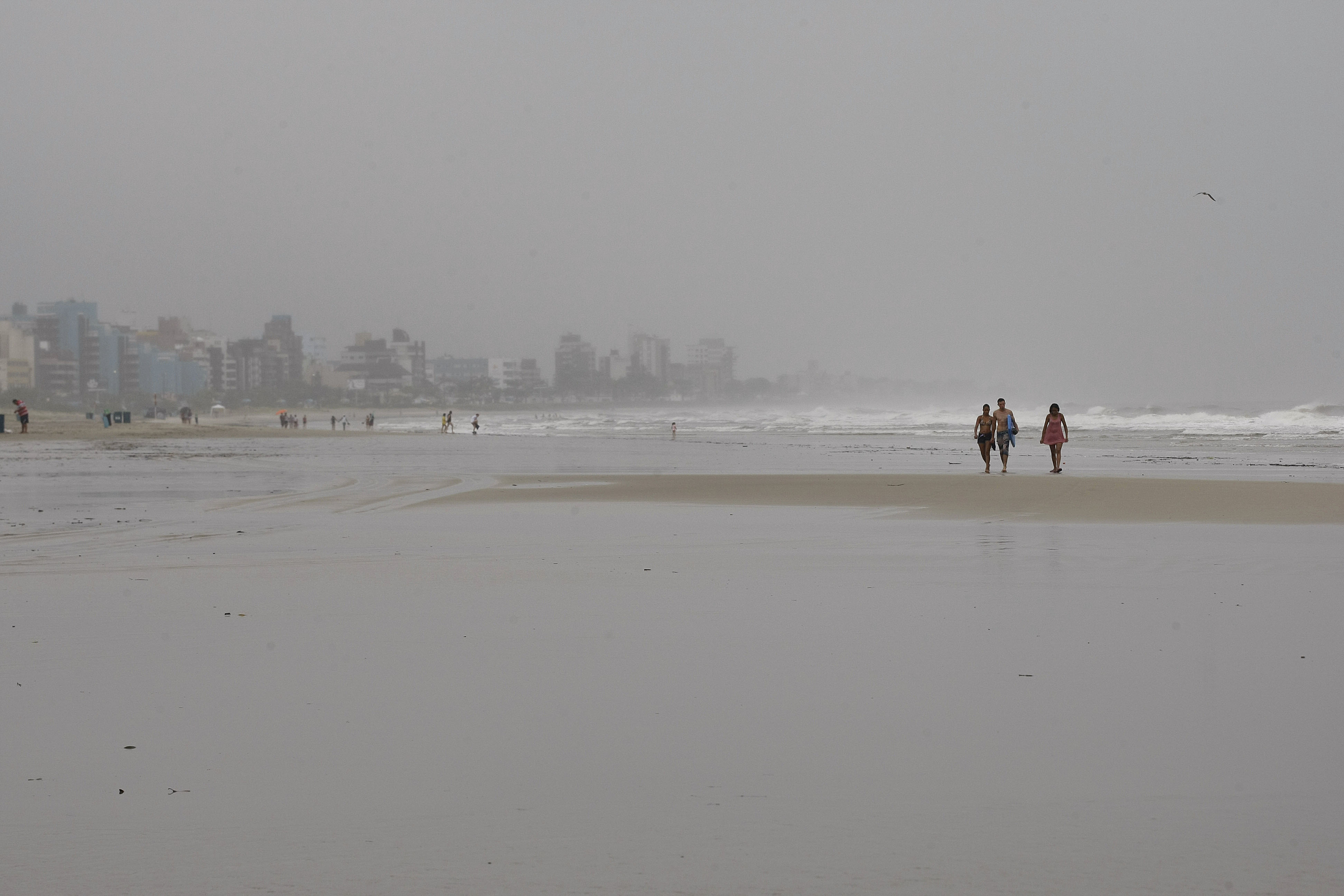 Choveu acima da média em boa parte do estado. Em Curitiba, o acumulado de chuvas do mês supera em 53% a média histórica. | Jonathan Campos/Gazeta do Povo