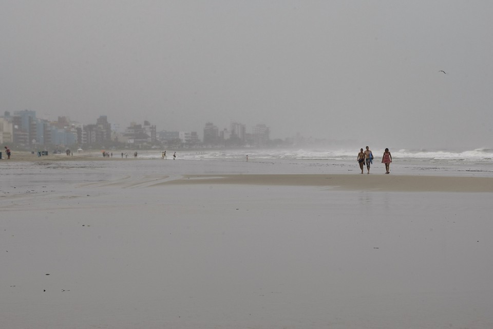 Choveu acima da média em boa parte do estado. Em Curitiba, o acumulado de chuvas do mês supera em 53% a média histórica. | Jonathan Campos/Gazeta do Povo