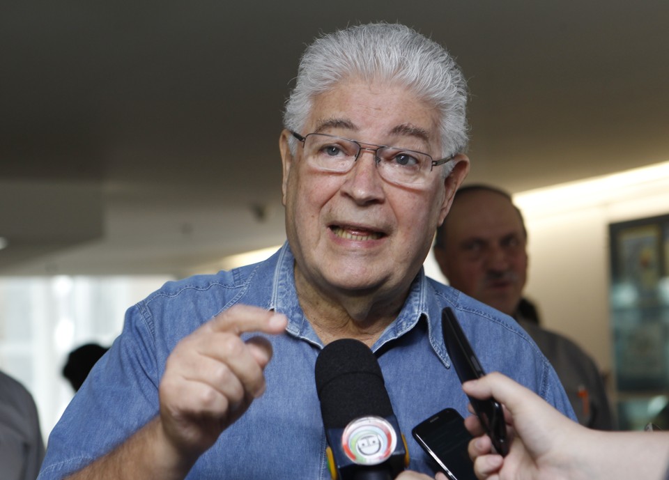 Requião e Alvaro lideram pesquisa pelo governo do Paraná Requião: desgaste do governo estadual faz o senador “ressurgir” como nome viável para 2018. | Aniele Nascimento/Gazeta do Povo