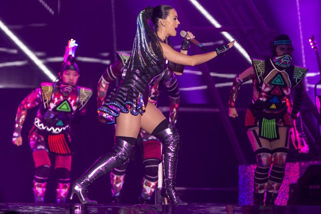 A cantora norte-americana Katy Perry empolgou os fãs com o show da “ Prismatic World Tour “ na Pedreira Paulo Leminski, em Curitiba. | Marcelo Andrade/Gazeta do Povo