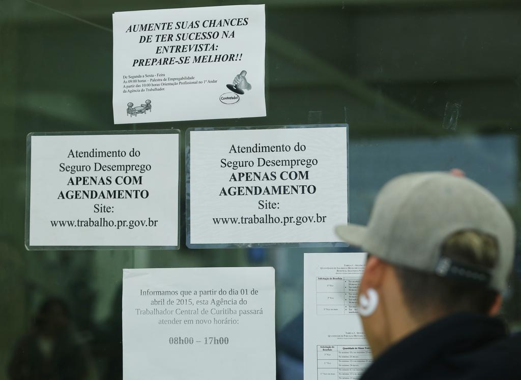 O aumento da procura por emprego – e não o retorno ao estudo ou a conquista da vaga de trabalho – foi o responsável pela redução dos “nem, nem, nem” | Giuliano Gomes/Gazeta do Povo