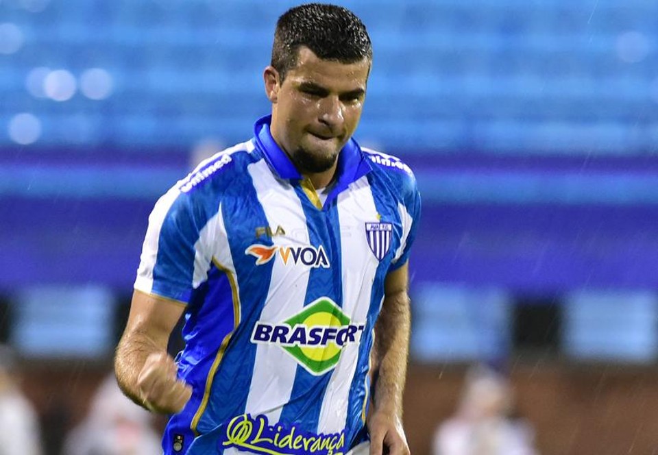 André Lima defendeu o rebaixado Avaí no Brasileirão, marcando 10 gols em 25 partidas mesmo não sendo titular. | Petra Mafalda/ Mafalda Press/Folhapress