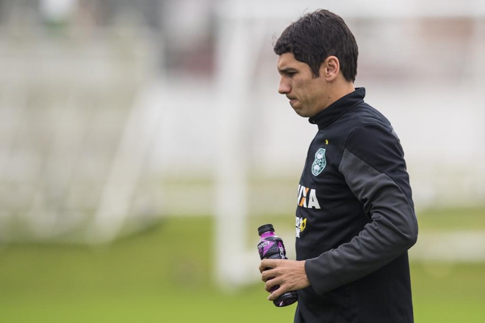Lúcio Flávio deu três assistências na passagem dele pelo Coritiba em 2015. | Brunno Covello/Gazeta do Povo