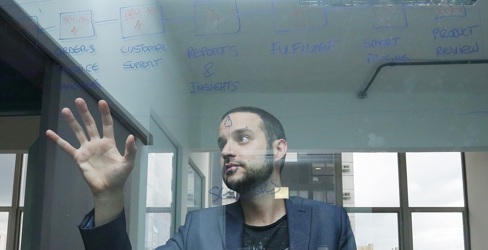 Empresário Tiago Dalvi superou vários percalços para empreender em Curitiba. | GIULIANO GOMES/Gazeta do Povo