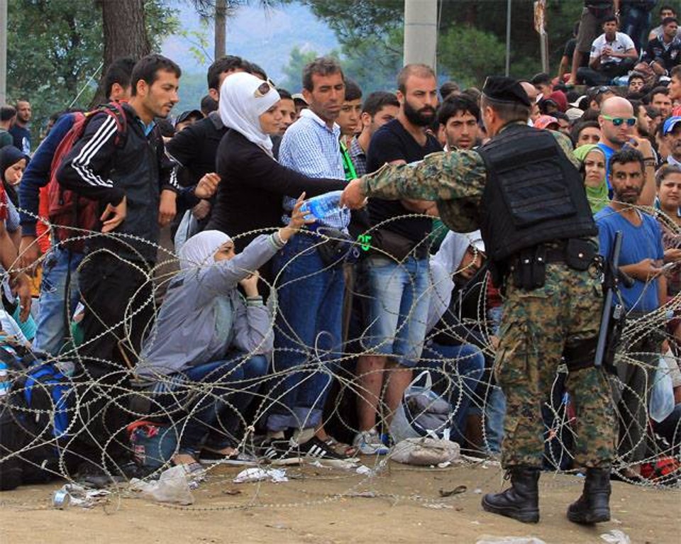 Refugiados sírios tentam seguir em direção à União Europeia. | Forças de Segurança da Macedônia/Fotos Públicas.