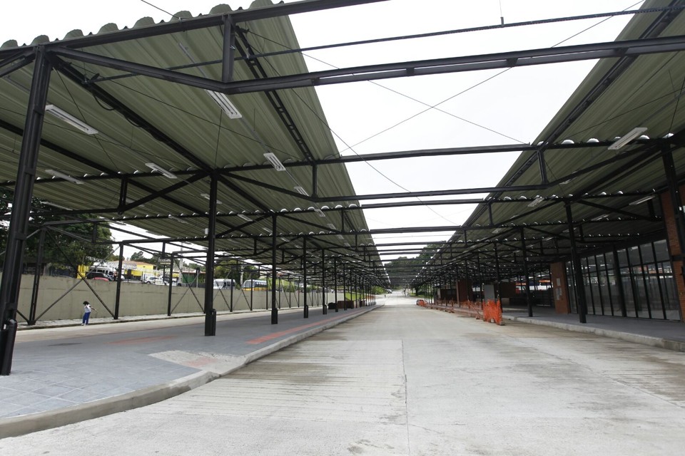 Terminal do Santa Cândida estava quase deserto nesta manhã de terça-feira (12) | Antônio More/Gazeta do Povo /