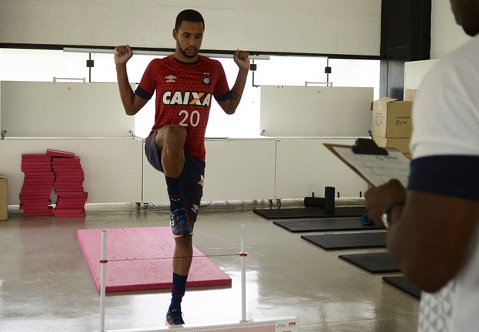 Hernani durante a reapresentação do elenco rubro-negro para a temporada 2016. | Gustavo Oliveira/Atlético/