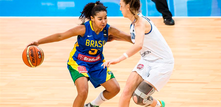 Lays da Silva, de apenas 17 anos, foi acordada de noite por um telefonema dizendo que estava convocada para a seleção principal de basquete. | Fiba Americas/