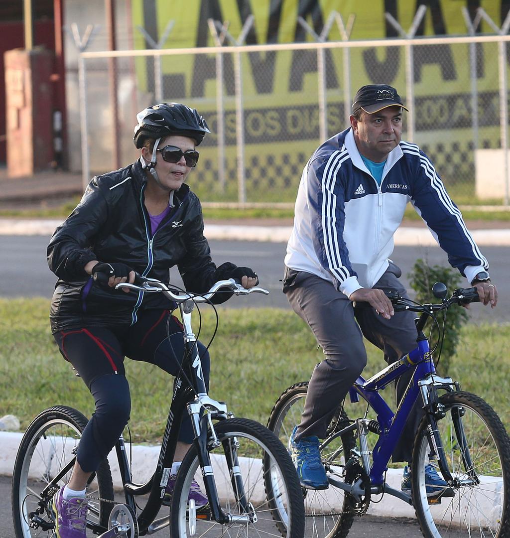 Dilma continua pedalando todos os dias por pelo menos quarenta minutos, evita doces e frituras, mas resolveu, junto com a quinoa e outros grãos, voltar a comer arroz -de preferência integral. | DIDA SAMPAIO/ESTADÃO CONTEÚDO