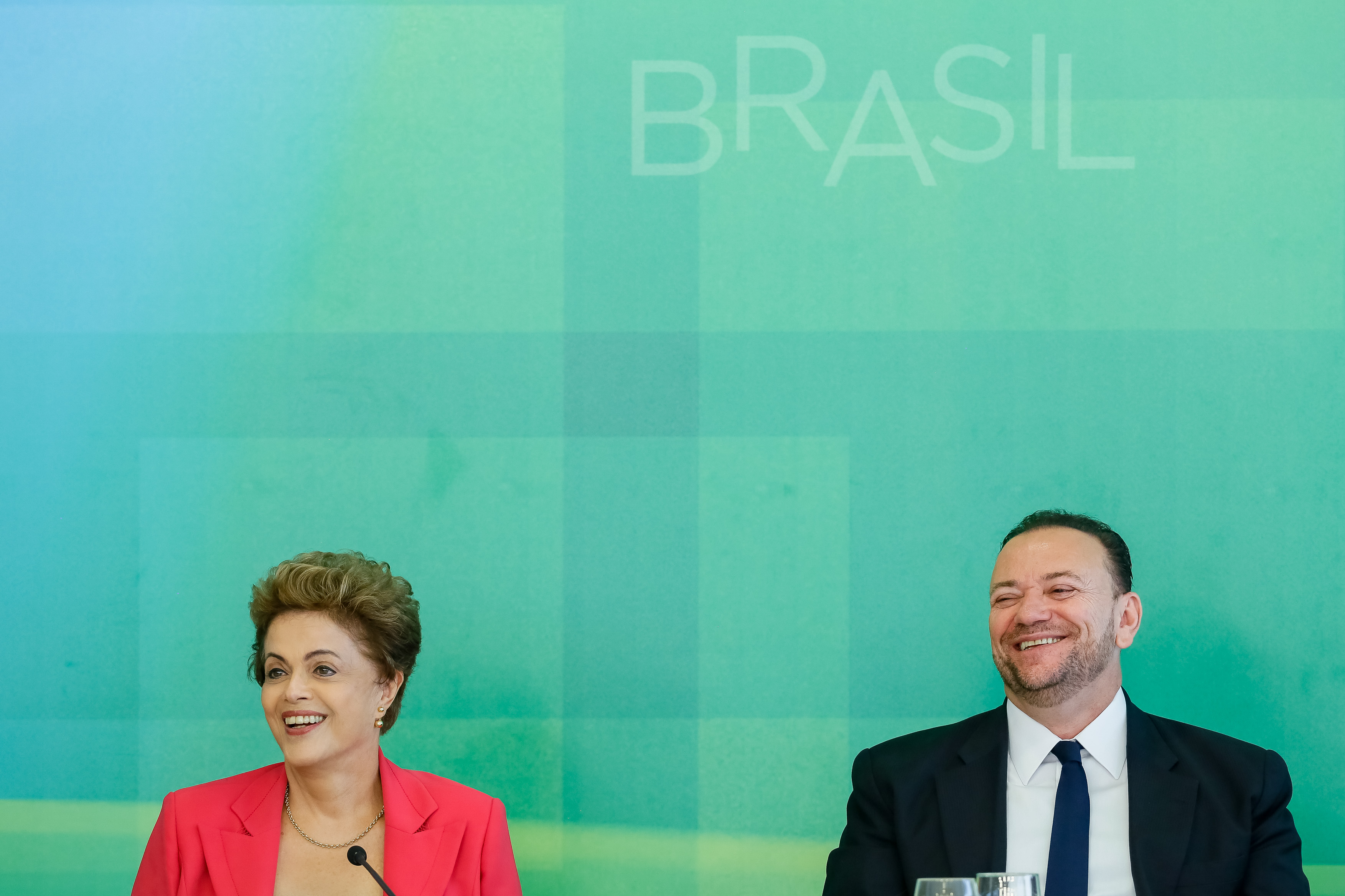Dilma com o ministro Edinho Silva: aposentadoria, inflação e crescimento do país em pauta. | Ichiro Guerra/ PR