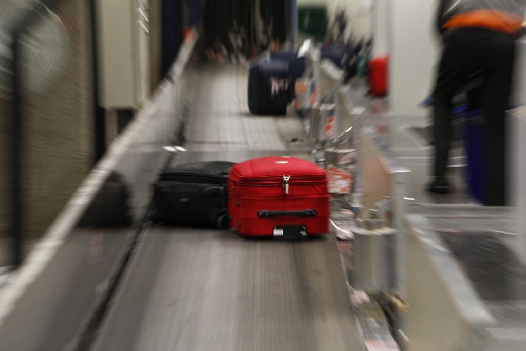 Malas na esteira do aeroporto: aborrecimento. | Daniel Castellano/Gazeta do Povo